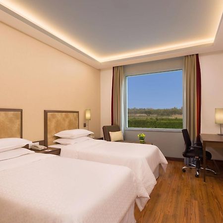 Four Points By Sheraton New Delhi, Airport Highway Eksteriør billede