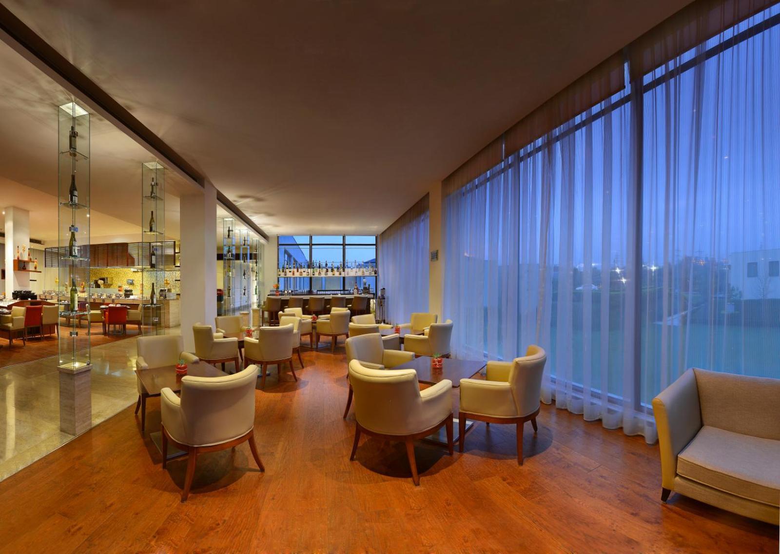 Four Points By Sheraton New Delhi, Airport Highway Eksteriør billede
