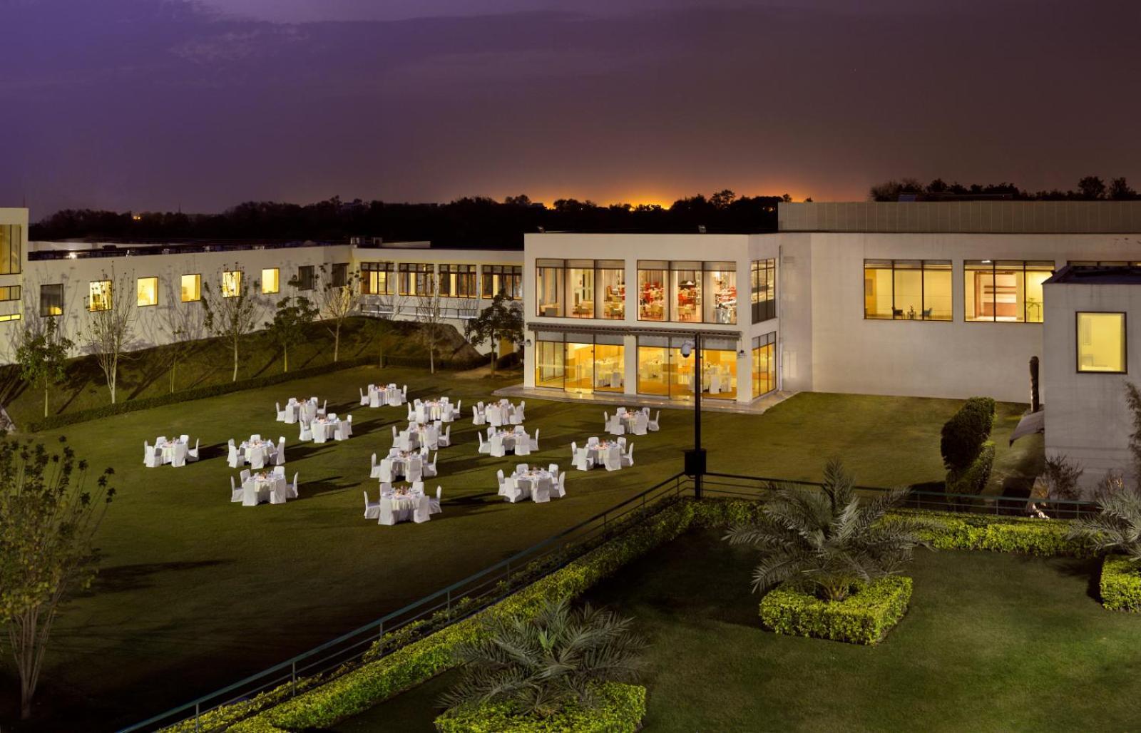 Four Points By Sheraton New Delhi, Airport Highway Eksteriør billede